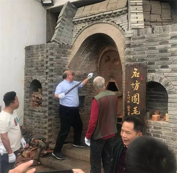  香港知識產(chǎn)權(quán)交易所將為景德鎮(zhèn)地區(qū)的藝術(shù)瓷和生活用瓷帶來數(shù)十億的產(chǎn)值！